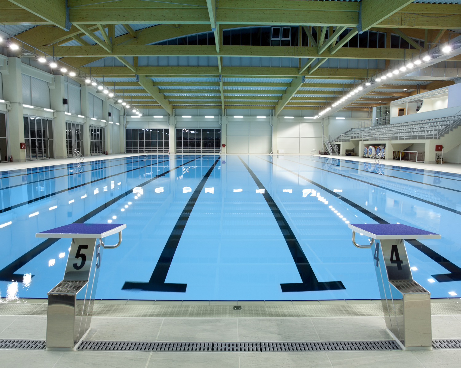 Indoor dynamic panel pool with lanes and diving boards